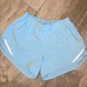 Lululemon Hotty Hot 2.5 shorts